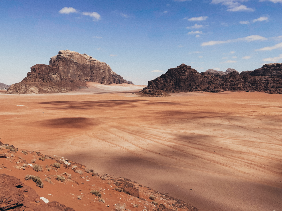Photo of desert with lots of empty space and mountains