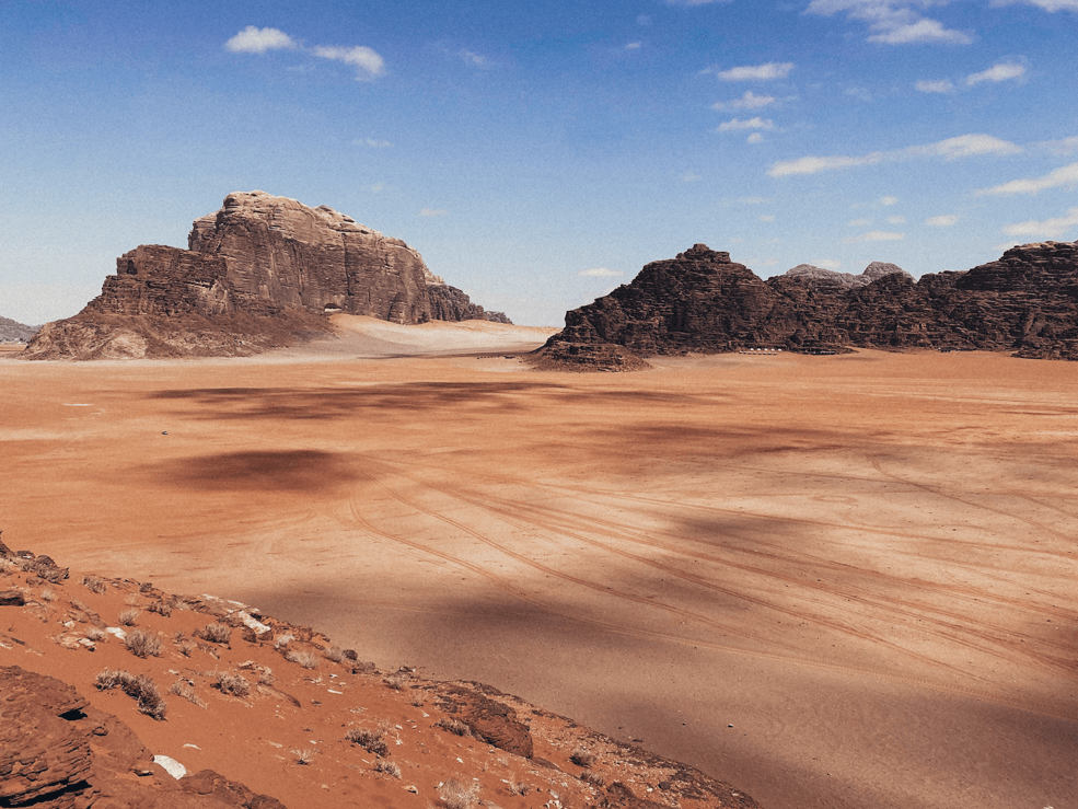 Photo of desert with lots of empty space and mountains